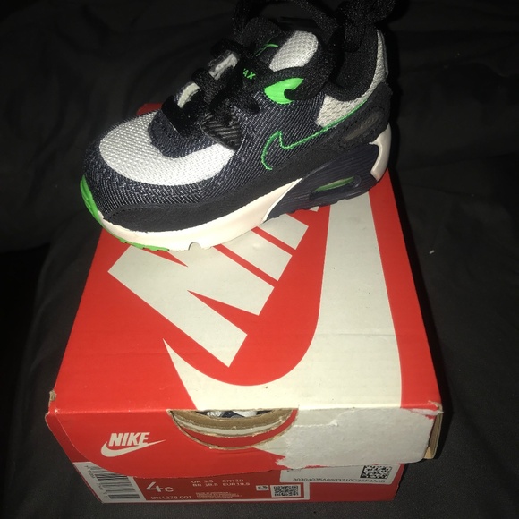 I am selling children shoes 2 sizes 4c in boys and 5c in girls